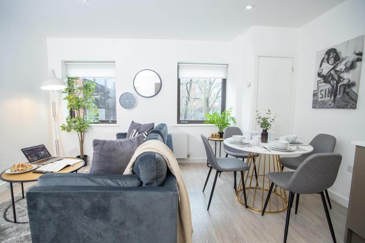 Pembroke House Apartments Exeter For Families Business Relocation Free Parking Bagian luar foto