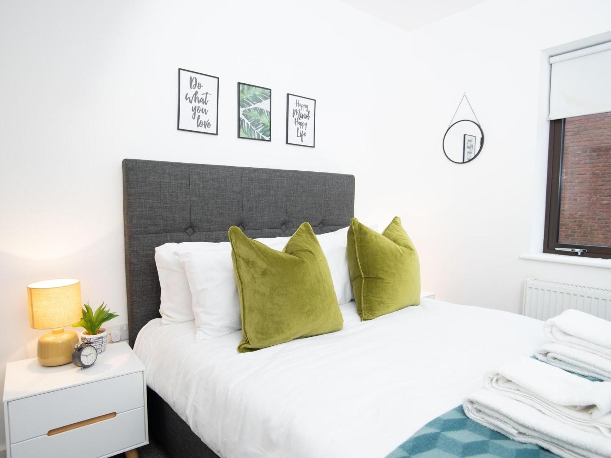 Pembroke House Apartments Exeter For Families Business Relocation Free Parking Bagian luar foto