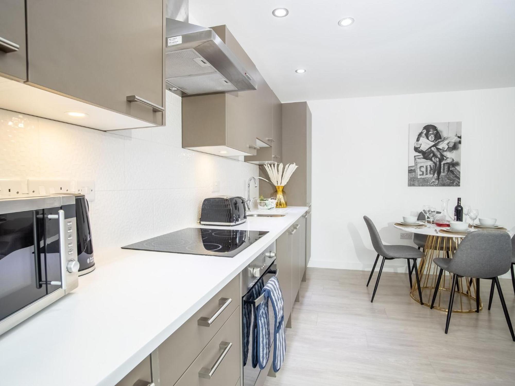 Pembroke House Apartments Exeter For Families Business Relocation Free Parking Bagian luar foto