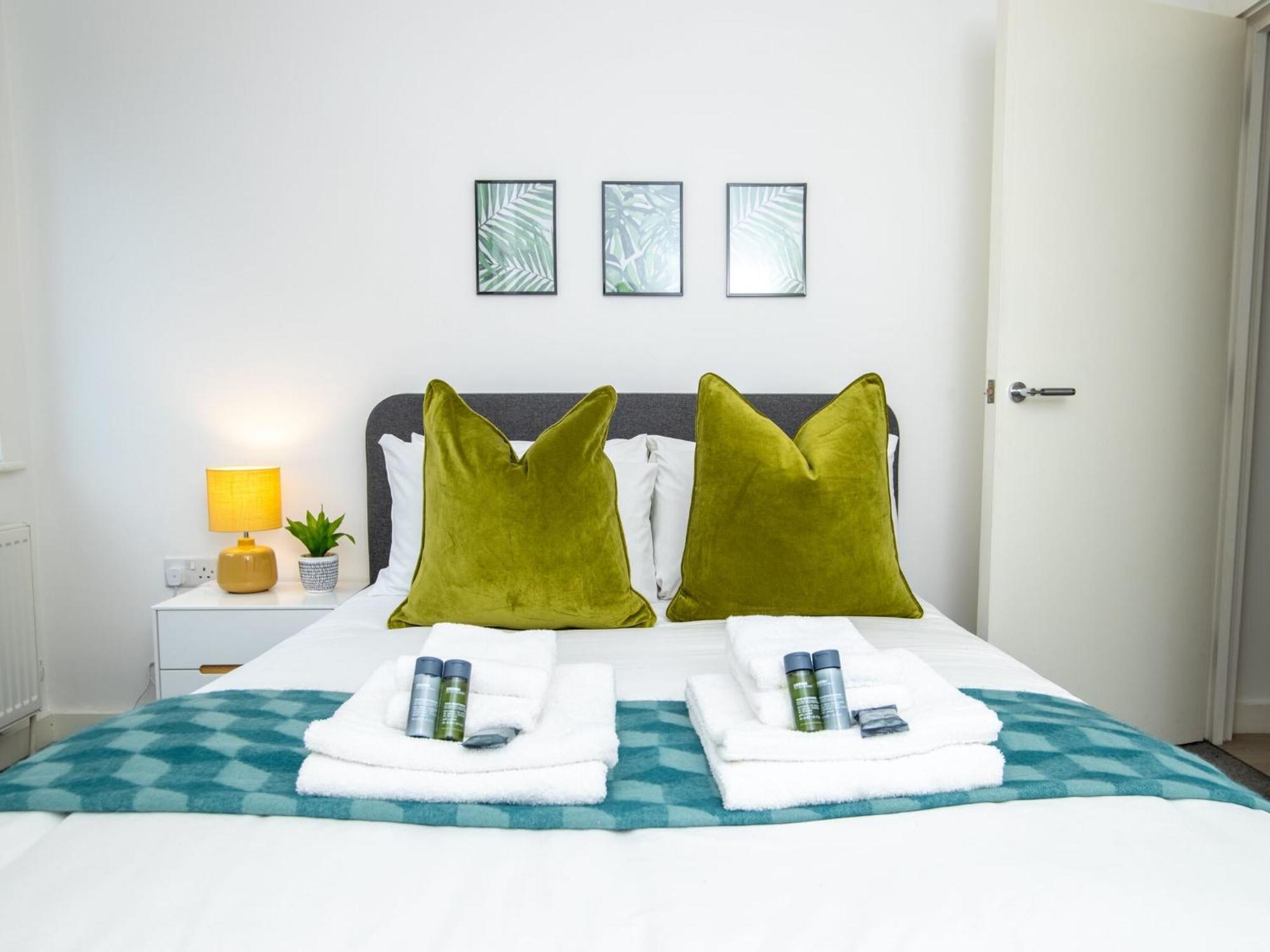 Pembroke House Apartments Exeter For Families Business Relocation Free Parking Bagian luar foto