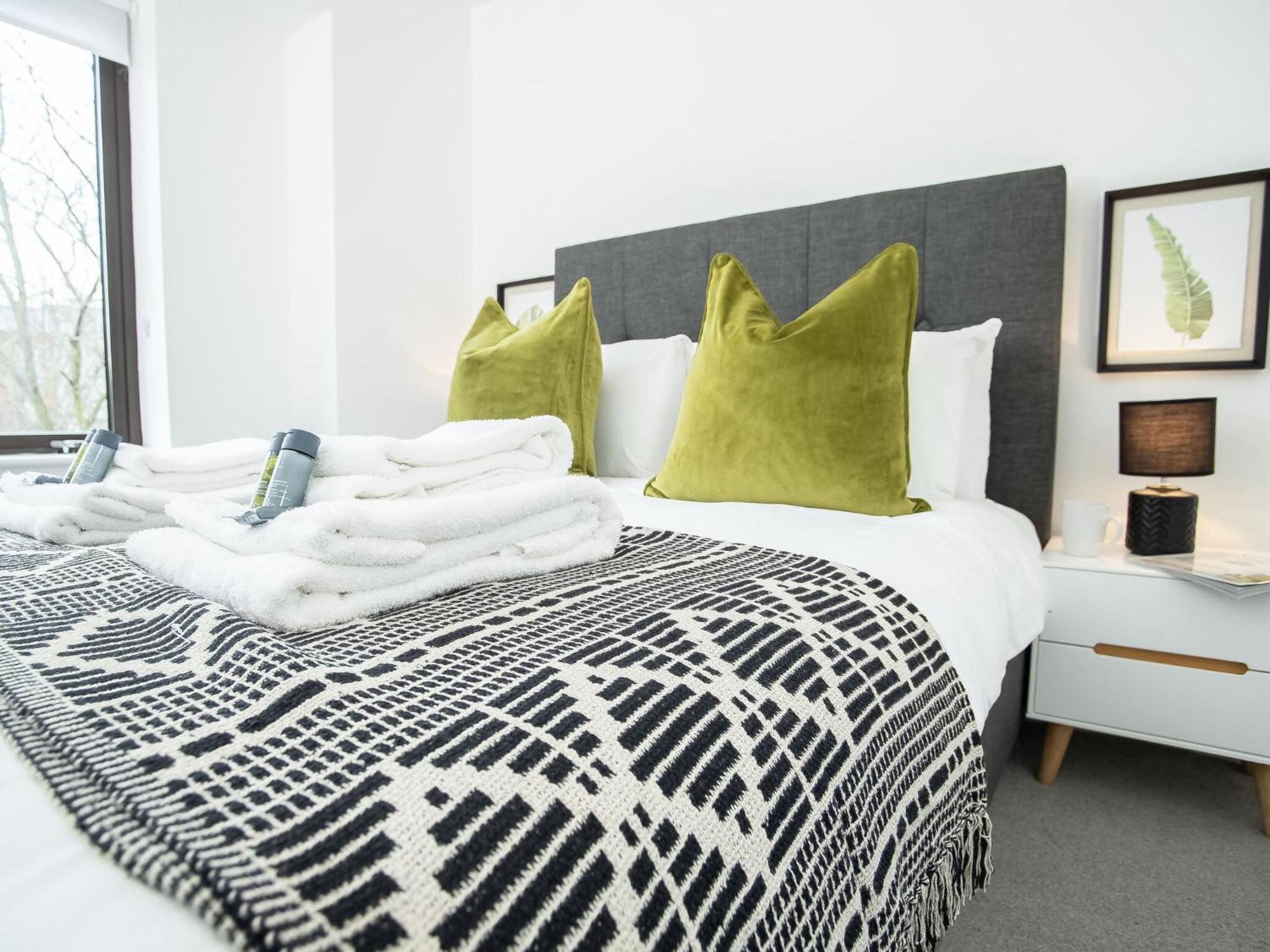 Pembroke House Apartments Exeter For Families Business Relocation Free Parking Bagian luar foto