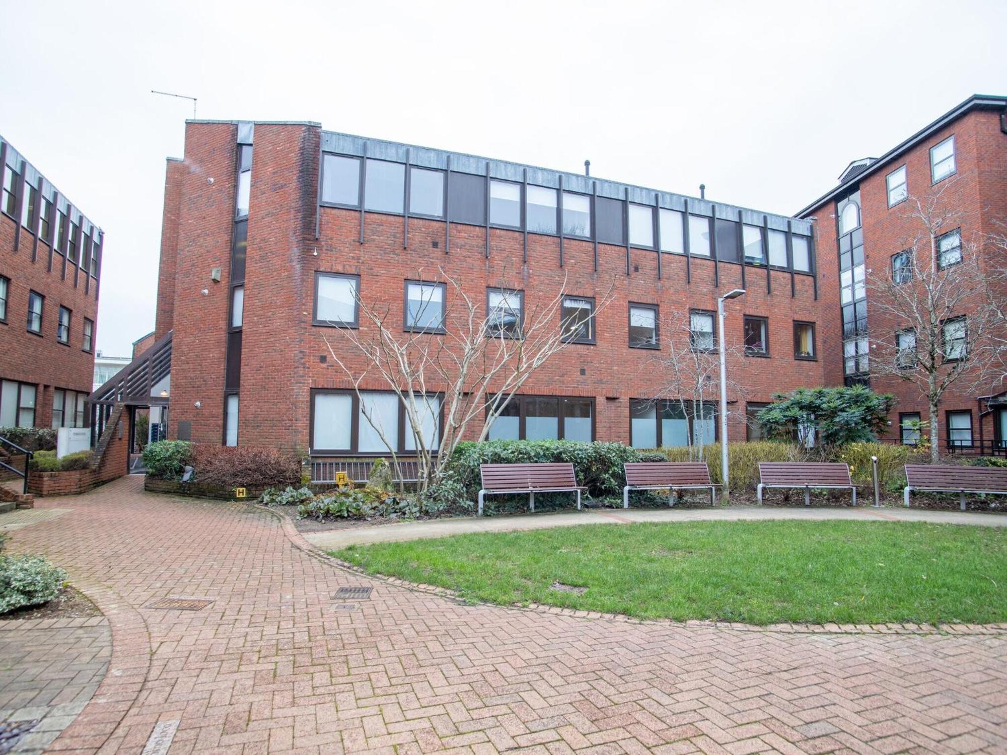 Pembroke House Apartments Exeter For Families Business Relocation Free Parking Bagian luar foto