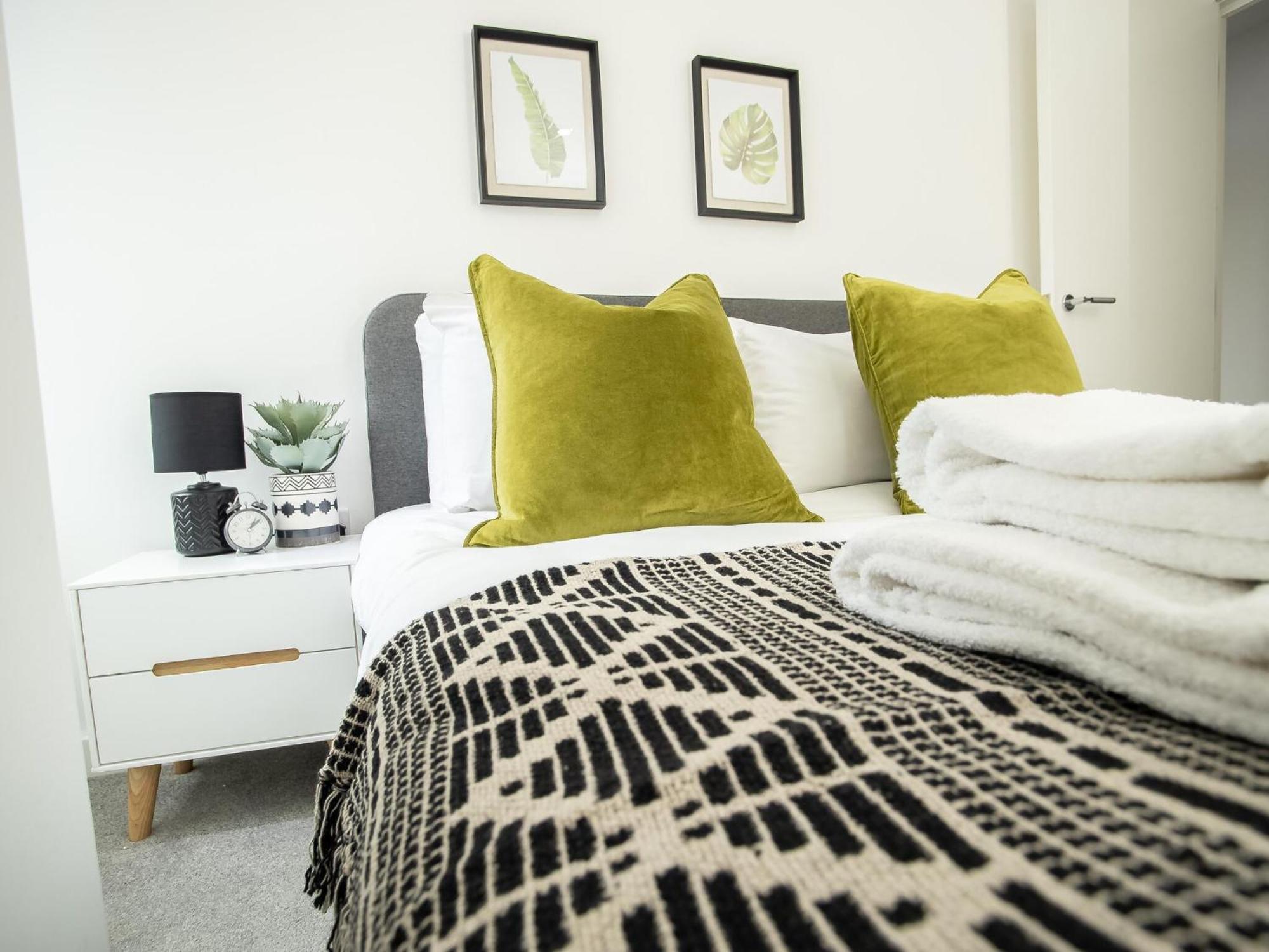 Pembroke House Apartments Exeter For Families Business Relocation Free Parking Bagian luar foto