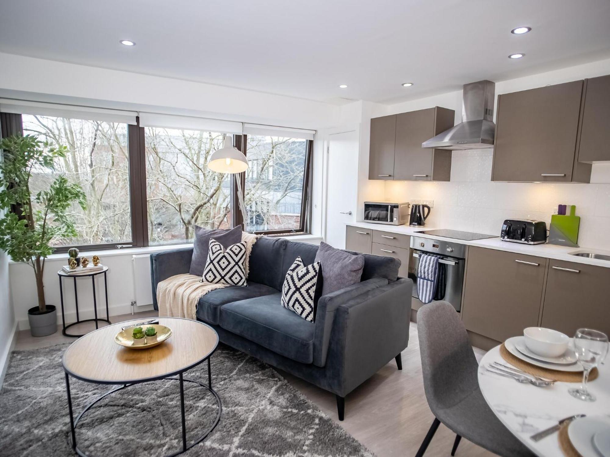 Pembroke House Apartments Exeter For Families Business Relocation Free Parking Bagian luar foto