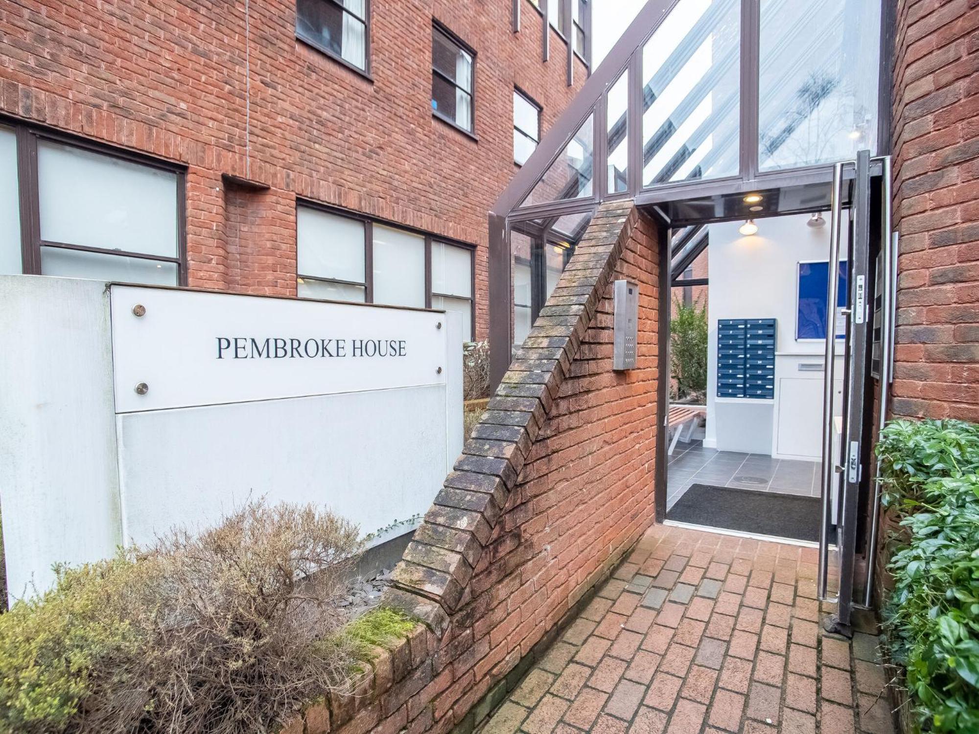 Pembroke House Apartments Exeter For Families Business Relocation Free Parking Bagian luar foto